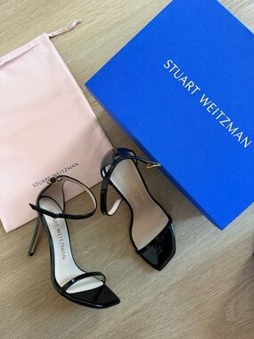 Stuart Weitzman nudistcurve 4” heels